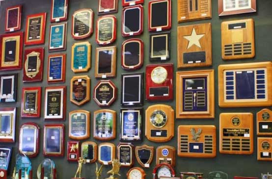plaques and frames